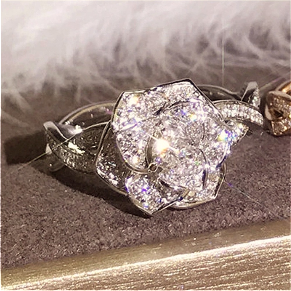 Rose 🌹 crystal ring